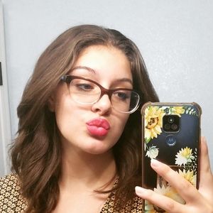 Meet your Posher, Olivia